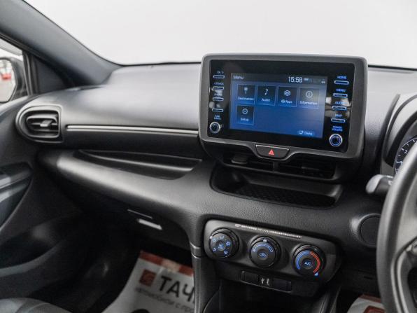 Toyota Yaris IV с пробегом 2020 года, цена 1 177 000 рублей, 104356 км, хэтчбек, Автокод Объявления