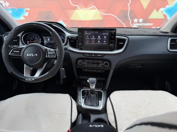Kia Ceed III Рестайлинг с пробегом 2022 года, цена 2 200 000 рублей, 67800 км, хэтчбек, Автокод Объявления
