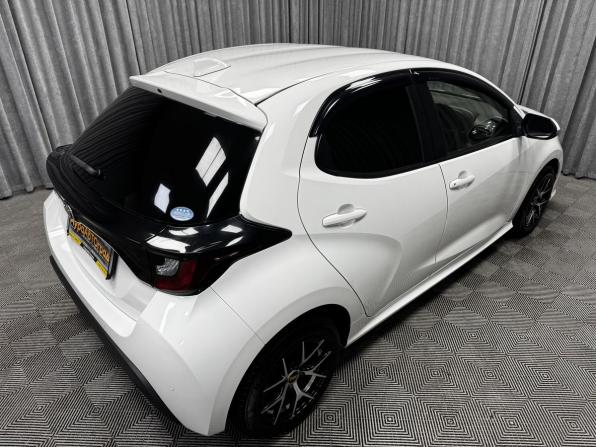 Toyota Yaris IV с пробегом 2021 года, цена 1 380 000 рублей, 103149 км, хэтчбек, Автокод Объявления