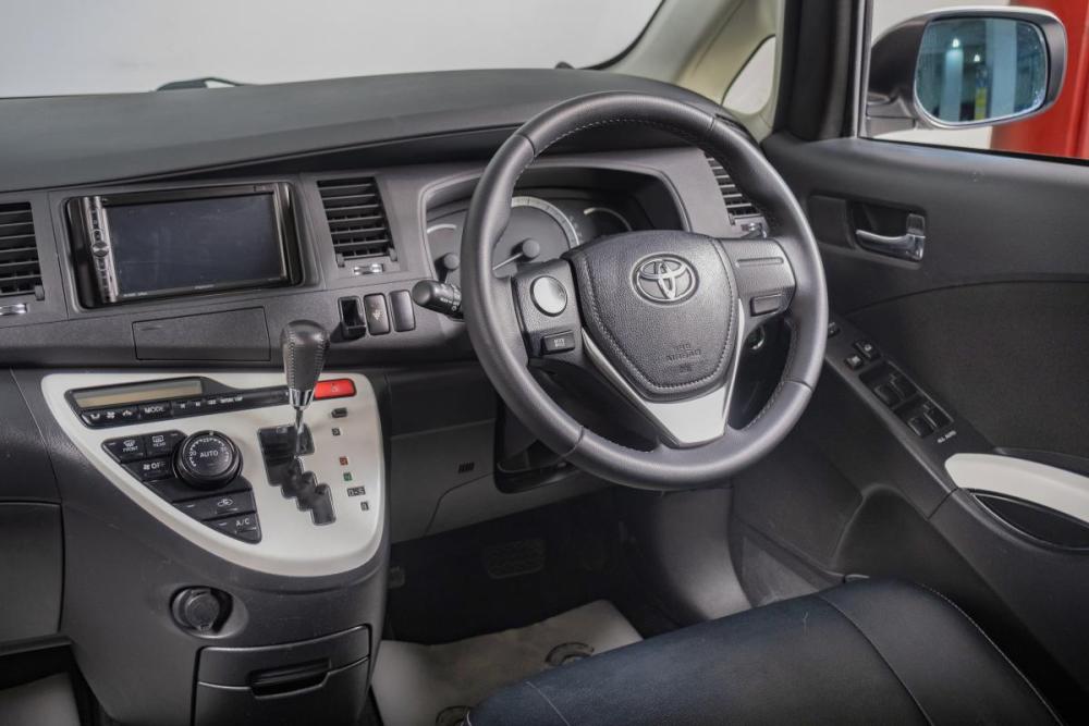 Toyota ISis I Рестайлинг Томск  - изображение 9