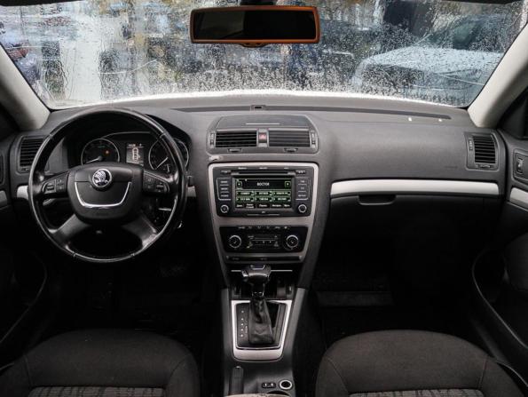 Skoda Octavia II (A5) Рестайлинг с пробегом 2011 года, цена 700 000 рублей, 268000 км, лифтбек, Автокод Объявления