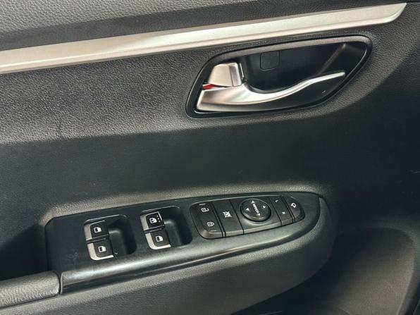 Kia Rio IV Рестайлинг с пробегом 2021 года, цена 1 649 000 рублей, 128000 км, хэтчбек, Автокод Объявления