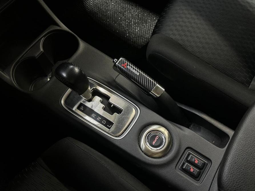 Mitsubishi Outlander III Рестайлинг Санкт-Петербург  - изображение 16