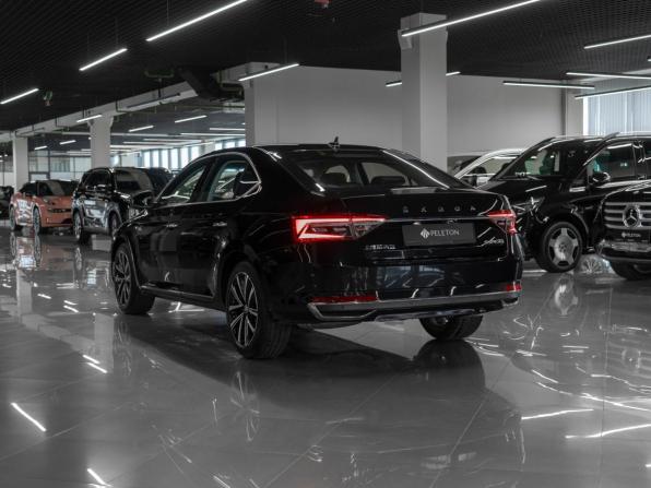 Skoda Superb III Рестайлинг с пробегом 2025 года, цена 3 350 000 рублей, 30 км, лифтбек, Автокод Объявления