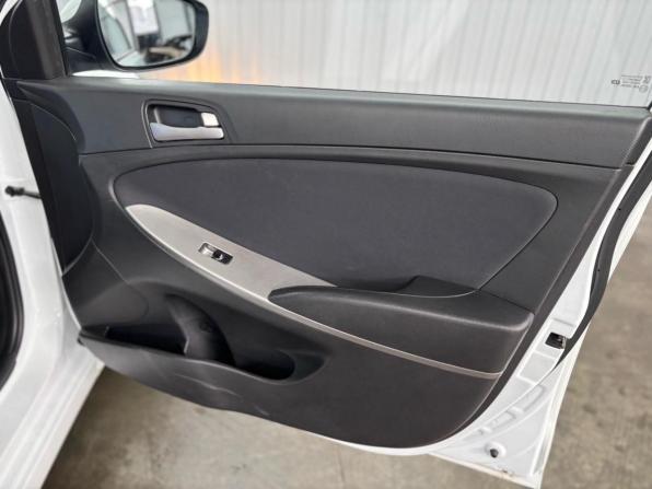 Hyundai Solaris I Рестайлинг с пробегом 2015 года, цена 1 097 000 рублей, 159676 км, хэтчбек, Автокод Объявления