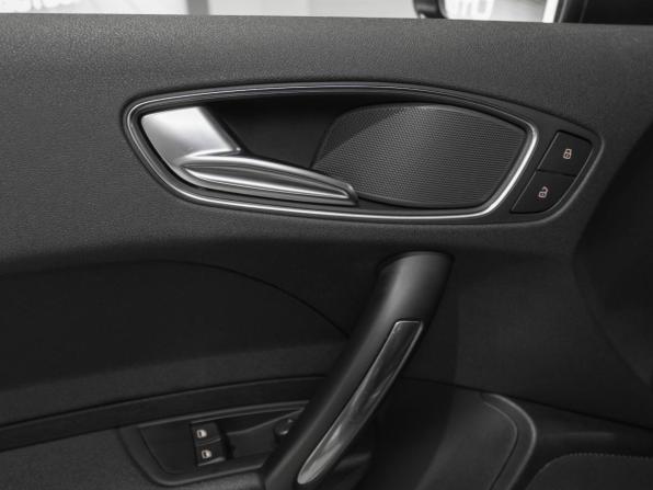 Audi A1 I (8X) с пробегом 2012 года, цена 990 000 рублей, 131268 км, хэтчбек, Автокод Объявления