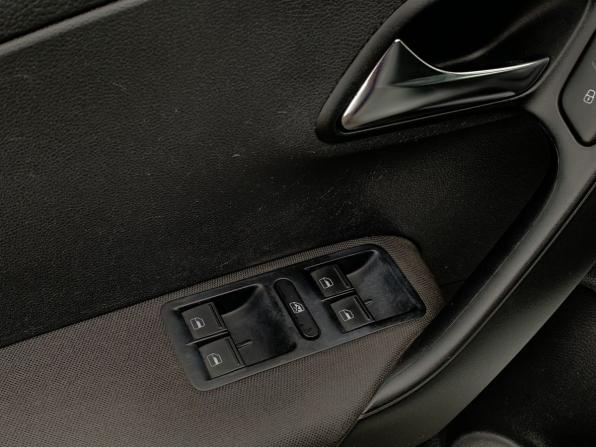 Volkswagen Polo V Рестайлинг с пробегом 2015 года, цена 729 000 рублей, 332819 км, седан, Автокод Объявления