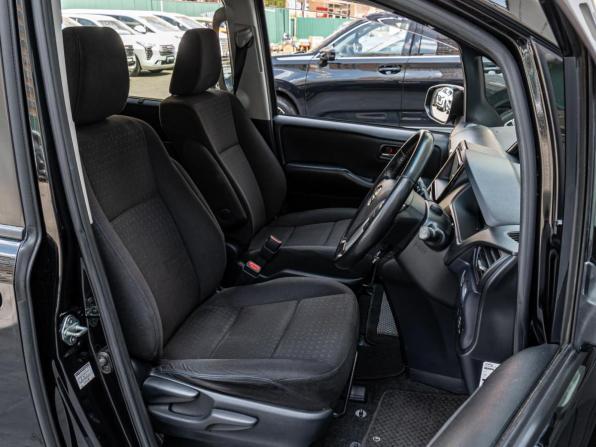 Toyota Voxy III (R80) с пробегом 2017 года, цена 1 750 000 рублей, 158887 км, минивэн, Автокод Объявления