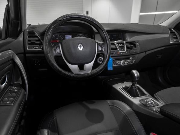 Renault Laguna III Рестайлинг с пробегом 2011 года, цена 745 000 рублей, 310244 км, лифтбек, Автокод Объявления