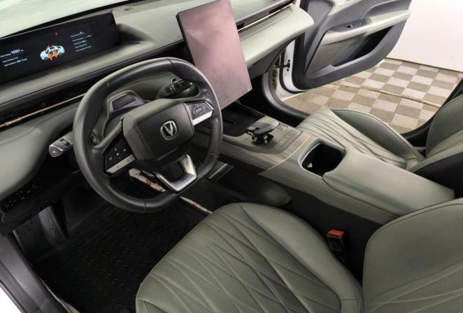 Changan Lamore с пробегом 2024 года, цена 2 000 000 рублей, 19350 км, седан, Автокод Объявления