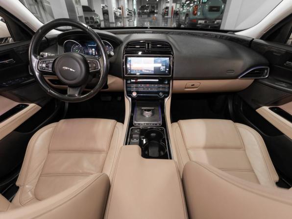Jaguar XE I с пробегом 2015 года, цена 1 980 000 рублей, 96662 км, седан, Автокод Объявления