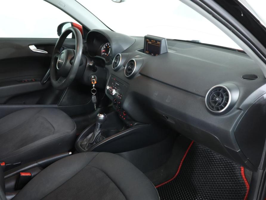 Audi A1 I (8X) Москва  - изображение 20
