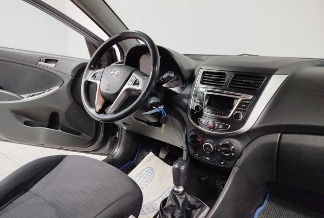 Hyundai Solaris I Рестайлинг с пробегом 2015 года, цена 811 000 рублей, 235785 км, седан, Автокод Объявления