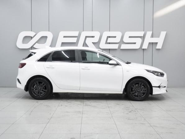 Kia Ceed III Рестайлинг с пробегом 2022 года, цена 1 900 000 рублей, 84654 км, хэтчбек, Автокод Объявления