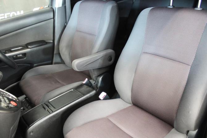 Toyota Wish I с пробегом 2005 года, цена 799 000 рублей, 251959 км, минивэн, Автокод Объявления