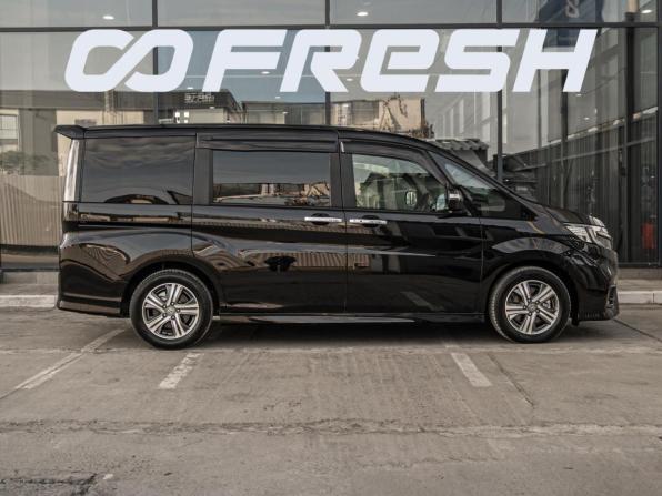 Honda Stepwgn V Рестайлинг с пробегом 2018 года, цена 2 499 000 рублей, 94481 км, минивэн, Автокод Объявления