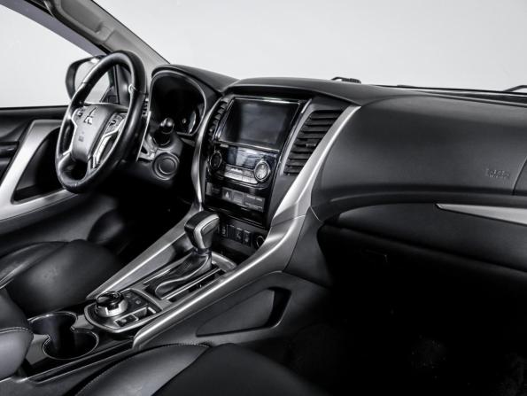 Mitsubishi Pajero Sport III с пробегом 2017 года, цена 3 299 000 рублей, 80000 км, внедорожник, Автокод Объявления