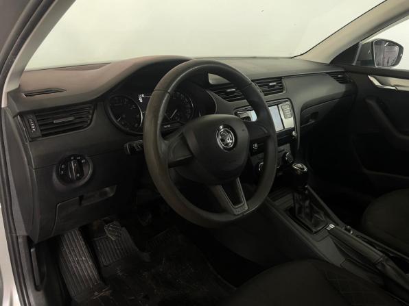 Skoda Octavia III (A7) Рестайлинг с пробегом 2017 года, цена 1 341 000 рублей, 209567 км, лифтбек, Автокод Объявления