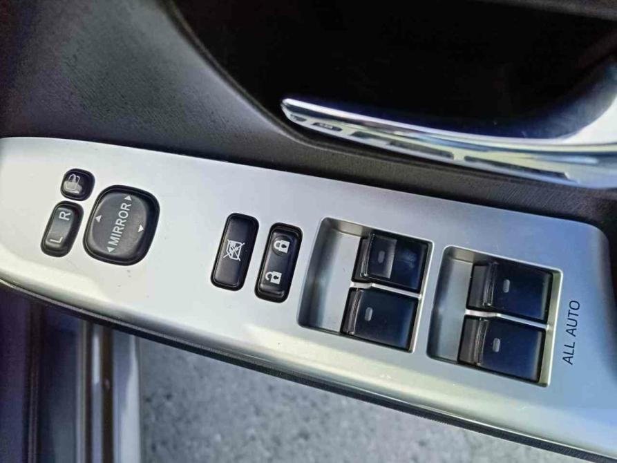 Toyota Prius Alpha I (ZVW40/41) Рестайлинг Тюмень  - изображение 11