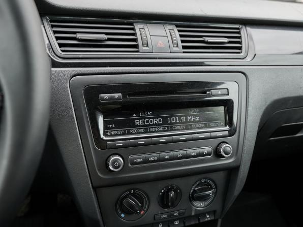 Skoda Rapid I с пробегом 2015 года, цена 867 000 рублей, 210342 км, лифтбек, Автокод Объявления