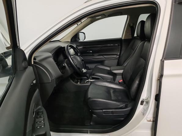 Mitsubishi Outlander III Рестайлинг 2 с пробегом 2016 года, цена 1 599 000 рублей, 176266 км, внедорожник, Автокод Объявления