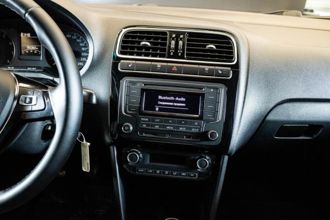 Volkswagen Polo V Рестайлинг с пробегом 2017 года, цена 1 049 000 рублей, 95082 км, седан, Автокод Объявления