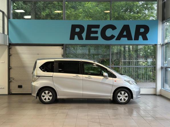 Honda Freed I Рестайлинг с пробегом 2012 года, цена 1 250 000 рублей, 61981 км, компактвэн, Автокод Объявления