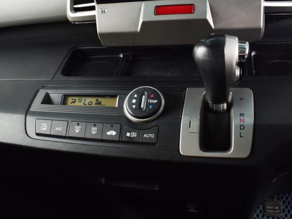 Honda Freed I Рестайлинг с пробегом 2012 года, цена 969 999 рублей, 130231 км, компактвэн, Автокод Объявления