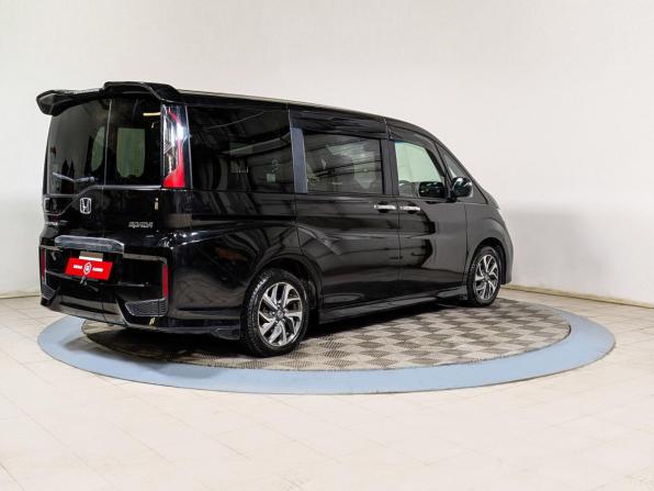 Honda Stepwgn V с пробегом 2016 года, цена 1 974 900 рублей, 135000 км, минивэн, Автокод Объявления