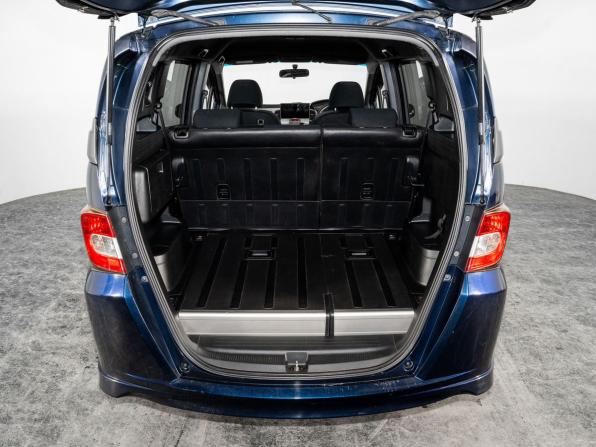 Honda Freed I с пробегом 2010 года, цена 975 000 рублей, 136264 км, компактвэн, Автокод Объявления