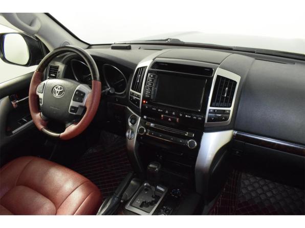 Toyota Land Cruiser 200 Series Рестайлинг 1 с пробегом 2014 года, цена 3 120 000 рублей, 300700 км, внедорожник, Автокод Объявления