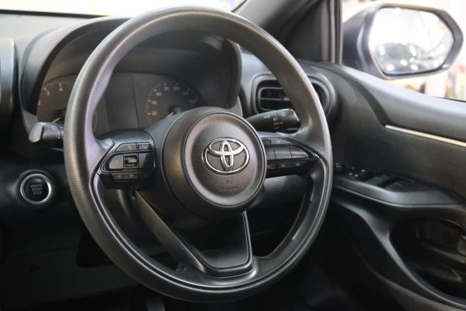 Toyota Yaris IV с пробегом 2021 года, цена 1 349 000 рублей, 82000 км, хэтчбек, Автокод Объявления