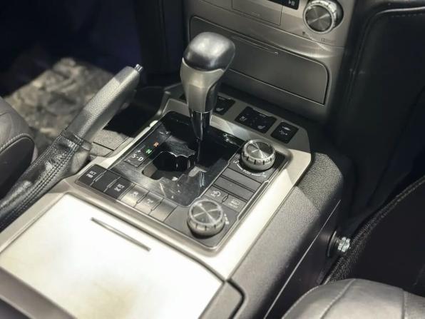Toyota Land Cruiser 200 Series Рестайлинг 2 с пробегом 2015 года, цена 4 699 000 рублей, 220000 км, внедорожник, Автокод Объявления