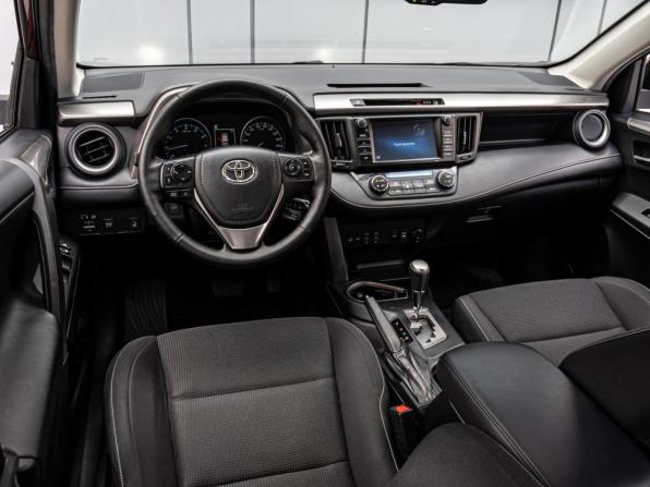 Toyota RAV4 IV (XA40) Рестайлинг с пробегом 2017 года, цена 2 250 000 рублей, 132118 км, внедорожник, Автокод Объявления
