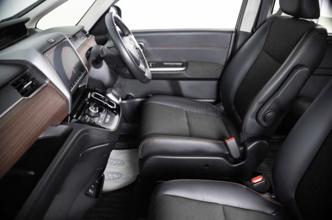 Honda Freed II Рестайлинг с пробегом 2022 года, цена 2 199 000 рублей, 42623 км, компактвэн, Автокод Объявления