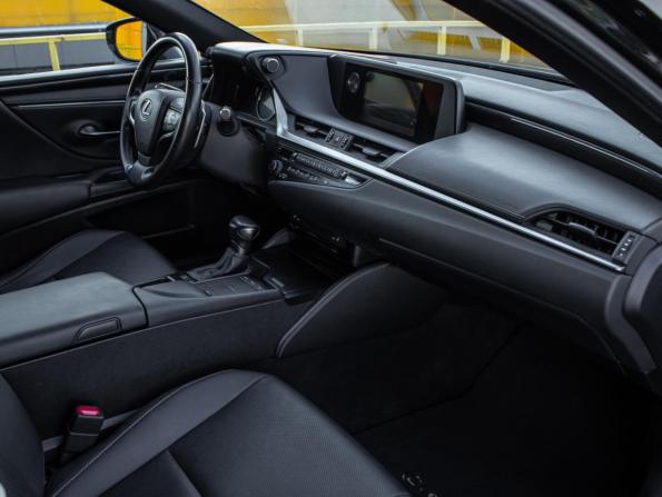 Lexus ES VII с пробегом 2019 года, цена 2 798 000 рублей, 120923 км, седан, Автокод Объявления