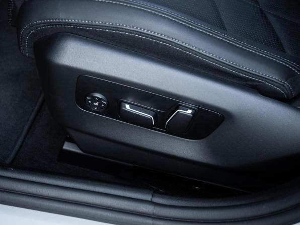 BMW 5 серии VIII (G60/G61/G68) с пробегом 2024 года, цена 7 450 000 рублей, 21592 км, седан, Автокод Объявления