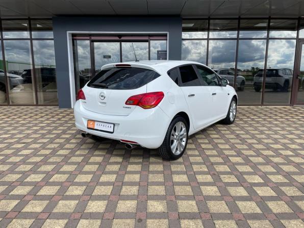 Opel Astra J с пробегом 2011 года, цена 625 000 рублей, 137500 км, хэтчбек, Автокод Объявления