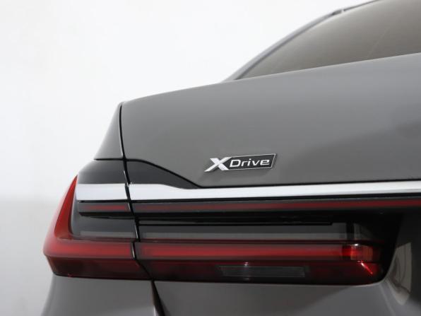 BMW 7 серии VI (G11/G12) Рестайлинг с пробегом 2019 года, цена 4 420 000 рублей, 240058 км, седан, Автокод Объявления