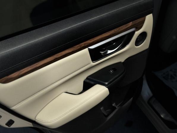 Honda CR-V V с пробегом 2017 года, цена 2 259 000 рублей, 98000 км, внедорожник, Автокод Объявления