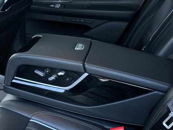 BMW 7 серии VI (G11/G12) Рестайлинг с пробегом 2019 года, цена 5 990 000 рублей, 125762 км, седан, Автокод Объявления