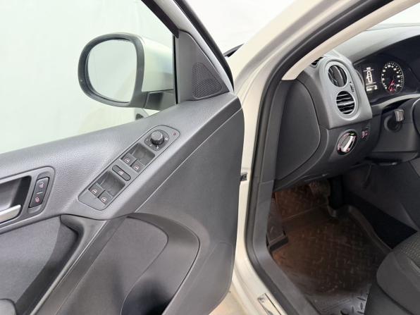 Volkswagen Tiguan I Рестайлинг с пробегом 2012 года, цена 1 059 000 рублей, 221249 км, внедорожник, Автокод Объявления