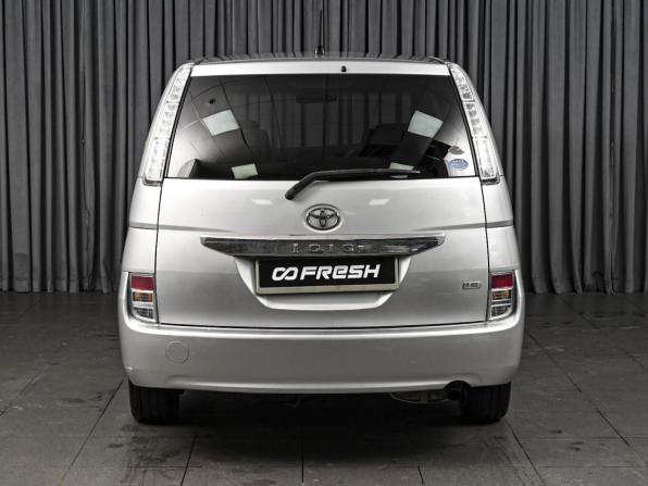 Toyota ISis I Рестайлинг с пробегом 2011 года, цена 974 000 рублей, 174625 км, компактвэн, Автокод Объявления