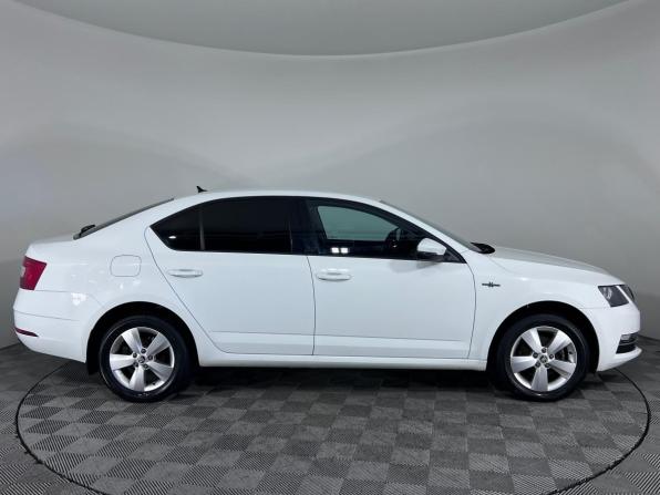 Skoda Octavia III (A7) Рестайлинг с пробегом 2019 года, цена 2 170 000 рублей, 40143 км, лифтбек, Автокод Объявления