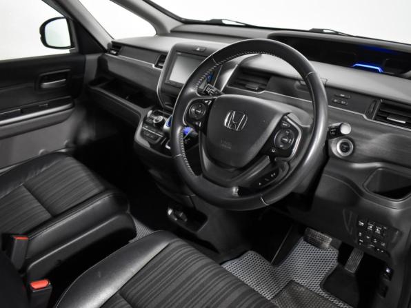 Honda Freed II с пробегом 2016 года, цена 1 100 000 рублей, 193302 км, компактвэн, Автокод Объявления