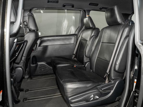 Toyota Voxy III (R80) Рестайлинг с пробегом 2018 года, цена 2 200 000 рублей, 101715 км, минивэн, Автокод Объявления