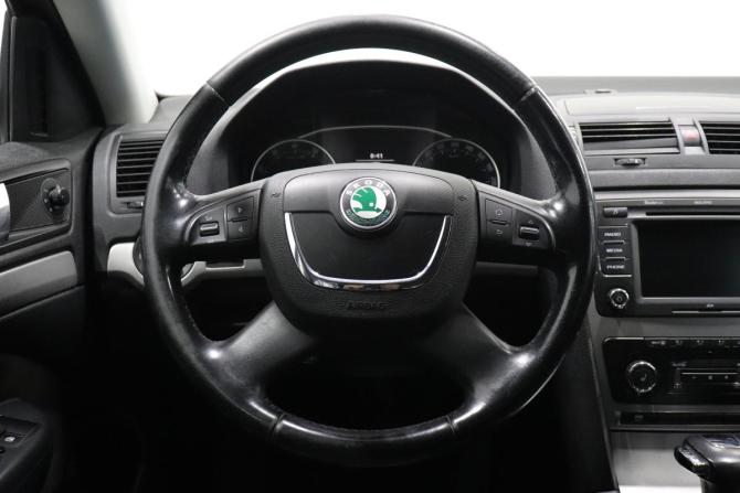 Skoda Octavia II (A5) Рестайлинг с пробегом 2011 года, цена 618 000 рублей, 222825 км, лифтбек, Автокод Объявления
