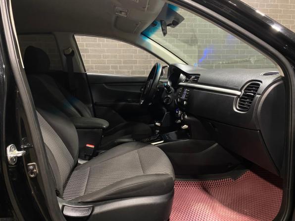 Kia Rio IV с пробегом 2018 года, цена 1 000 000 рублей, 294101 км, хэтчбек, Автокод Объявления