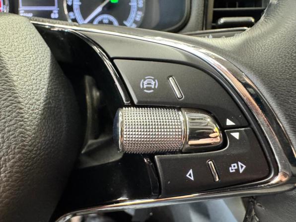 Skoda Karoq I с пробегом 2021 года, цена 2 299 000 рублей, 32200 км, внедорожник, Автокод Объявления