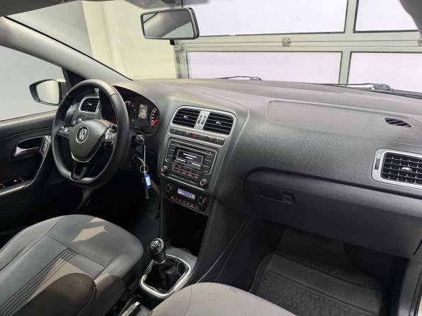 Volkswagen Polo V Рестайлинг с пробегом 2016 года, цена 950 000 рублей, 225000 км, седан, Автокод Объявления